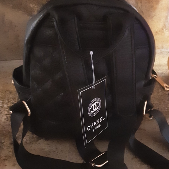 Backpack - Picture 4 of 9